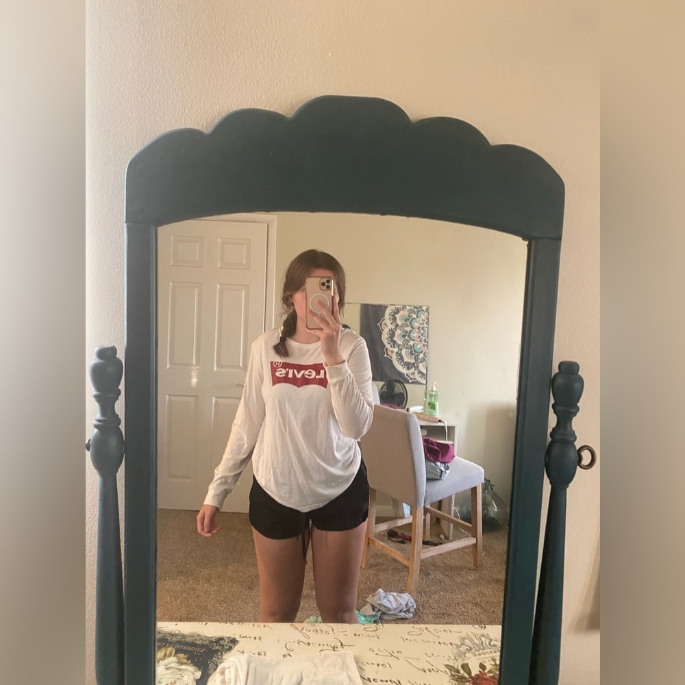 levi’s red and white long sleeve